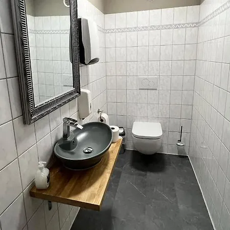 Mehrbett-zimmer *